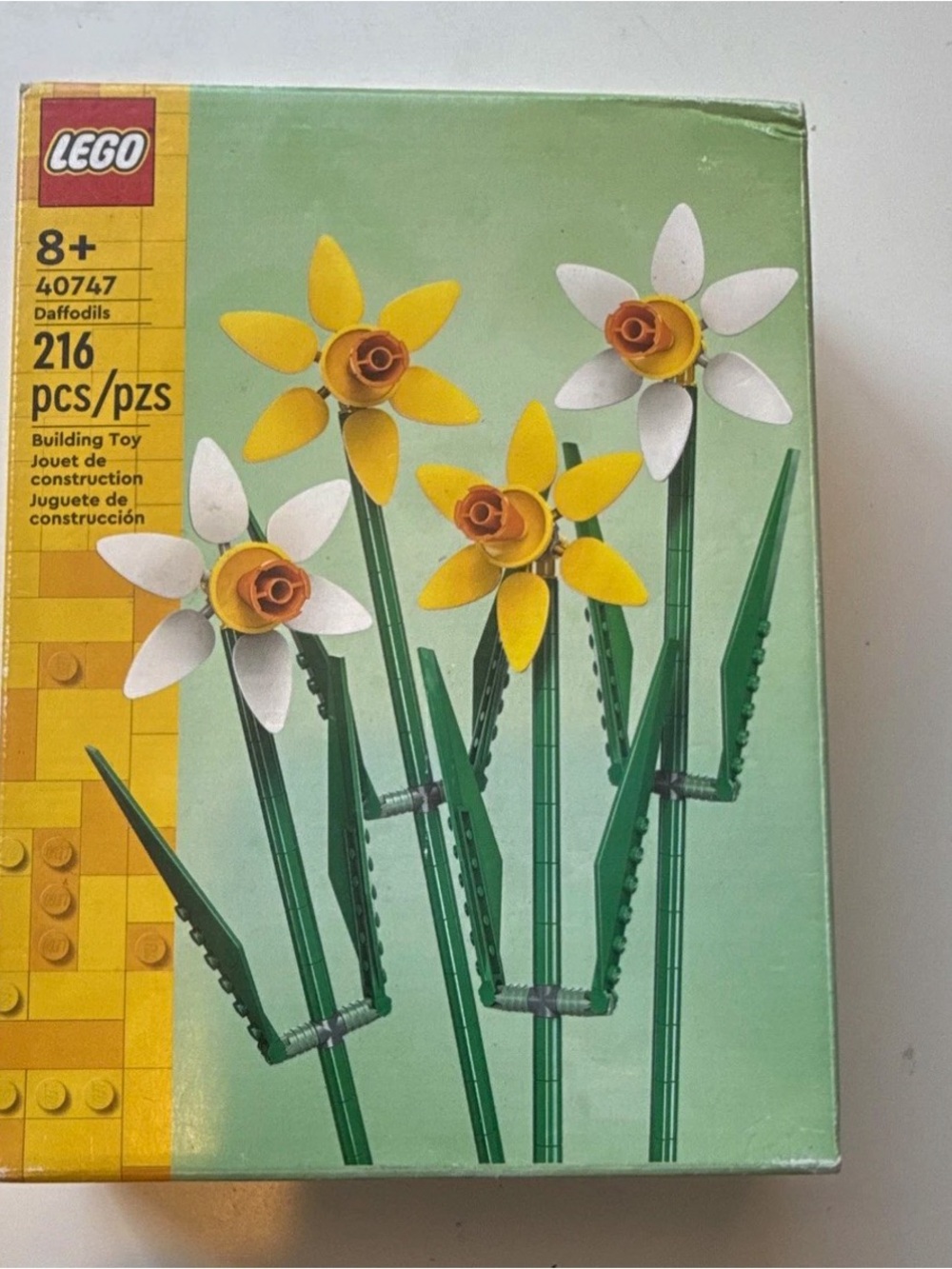 LEGO Daffodils Building Set (Yellow & White) - 40747